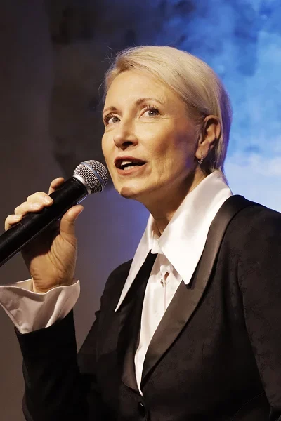 renata-400x600-w